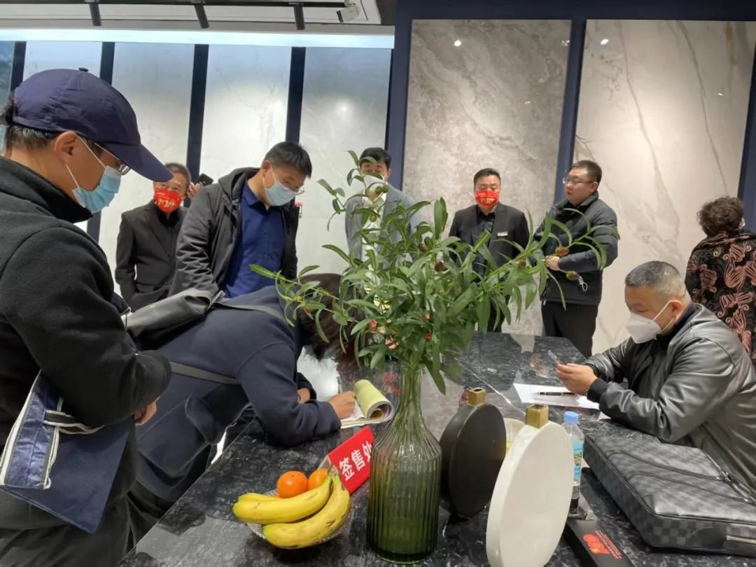 勢不可擋,鷹牌陶瓷終端布局再提速,石家莊1000㎡旗艦店盛大開業!(圖4) 勢不可擋,鷹牌陶瓷終端布局再提速,石家莊1000㎡旗艦店盛大開業!(圖4)