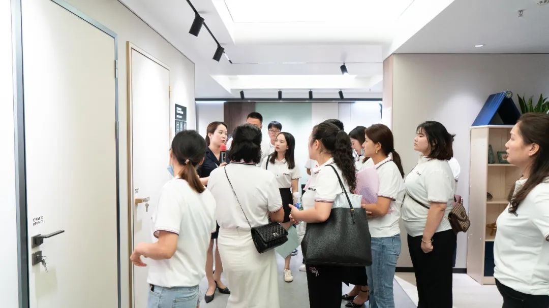 參觀學(xué)習(xí)，加速轉(zhuǎn)變｜鷹牌墻地專家全國店長培訓(xùn)進(jìn)行中！(圖8)