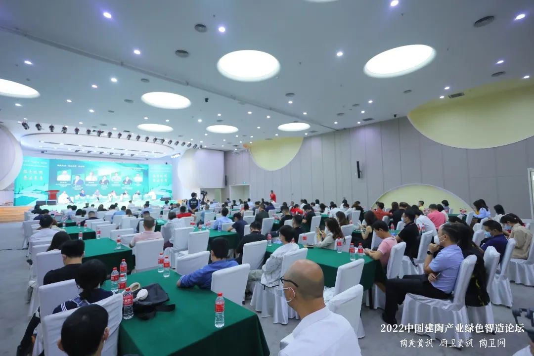 榮譽加冕 | 鷹牌陶瓷榮獲“十大陶瓷品牌”殊榮！(圖1)