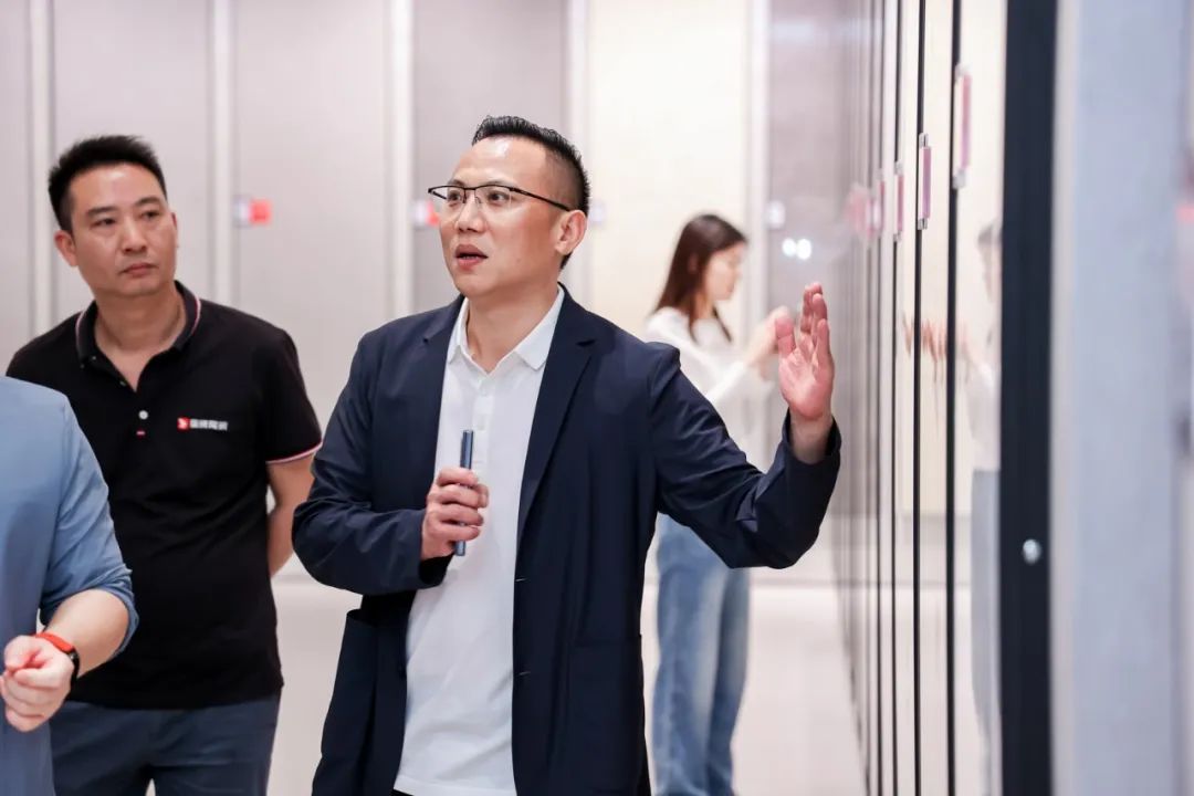 新鷹牌 創未來｜鷹牌新總部展廳盛大揭幕&中國瓷IP新品隆重上市！(圖6)