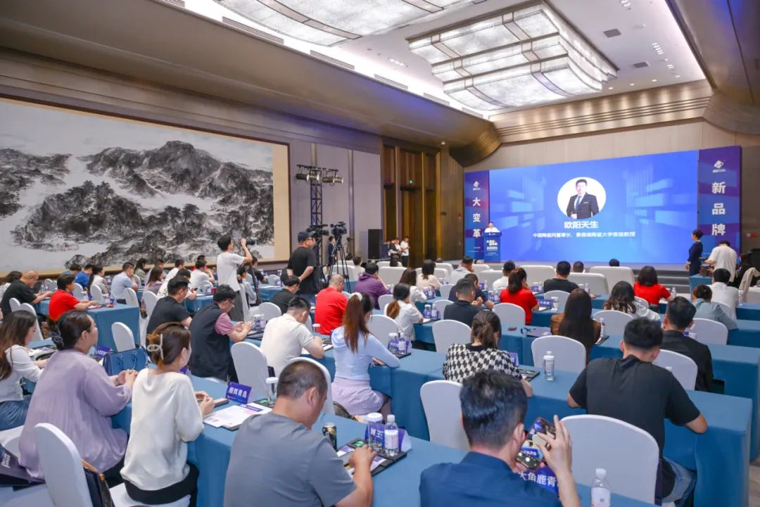 再添榮譽(yù)｜鷹牌陶瓷榮獲2024“陶瓷十大品牌”大獎！(圖3)