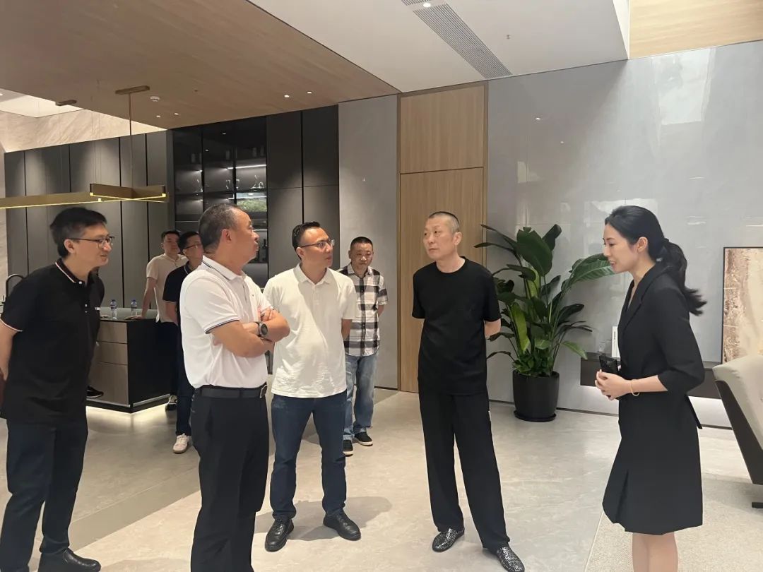 共話家居發展新趨勢｜湖南千思裝飾集團張董一行蒞臨鷹牌總部參觀交流(圖1)