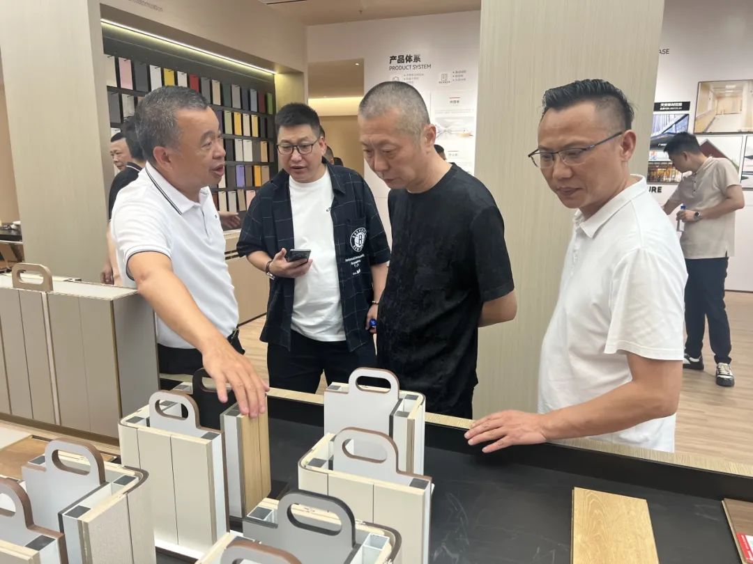 共話家居發展新趨勢｜湖南千思裝飾集團張董一行蒞臨鷹牌總部參觀交流(圖5)