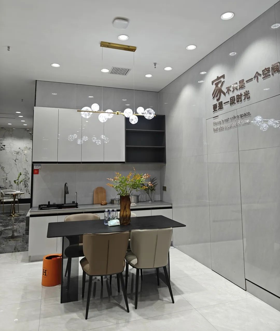 鷹牌50周年 門店風(fēng)采｜河南駐馬店鷹牌旗艦店，讓雅致成為生活的底色(圖13)