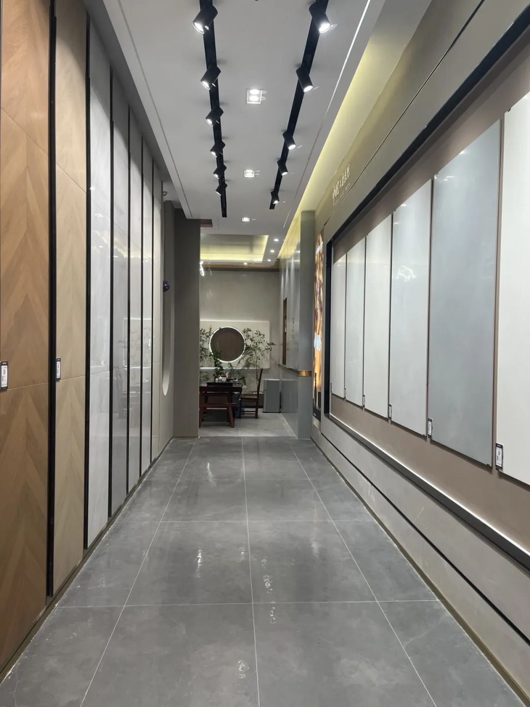 鷹牌50周年 門店風采｜貴州都勻鷹牌旗艦店，以極簡之美，引領空間美學新風尚(圖9)