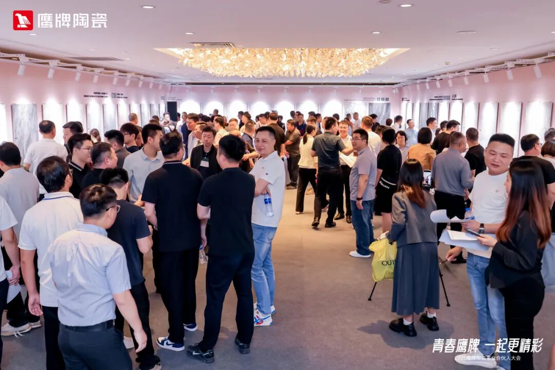 榮譽加冕 實力見證｜鷹牌陶瓷榮膺“陶瓷十大品牌”(圖11)