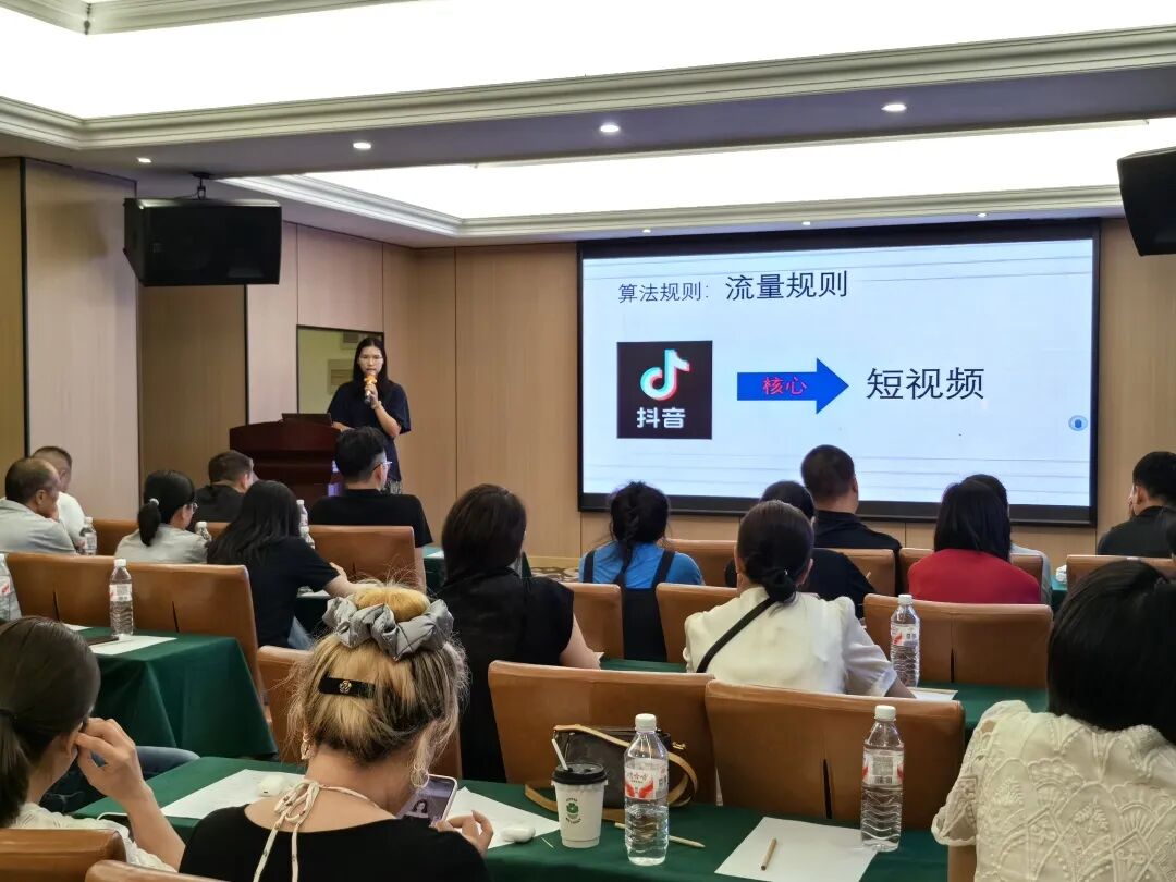 終端賦能 聚力增長｜鷹牌陶瓷華東二區(qū)2025年區(qū)域營銷會議順利舉辦！(圖17)