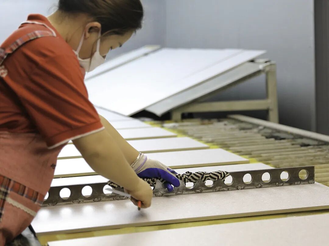 再添榮譽|鷹牌陶瓷榮獲2025中國陶瓷質造百強！(圖8)